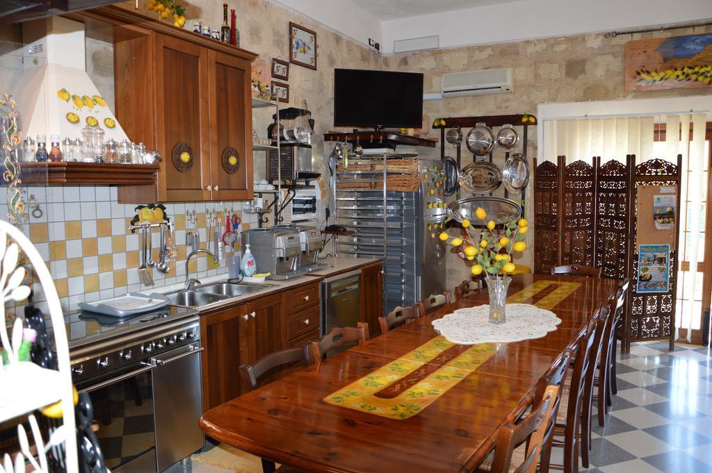 Guest House Al Giardino Dei Limoni فافينانا المظهر الخارجي الصورة